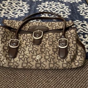 Tan and brown purse good condition